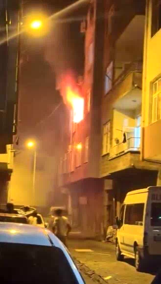 Artvin’in Hopa ilçesinde ev yangını