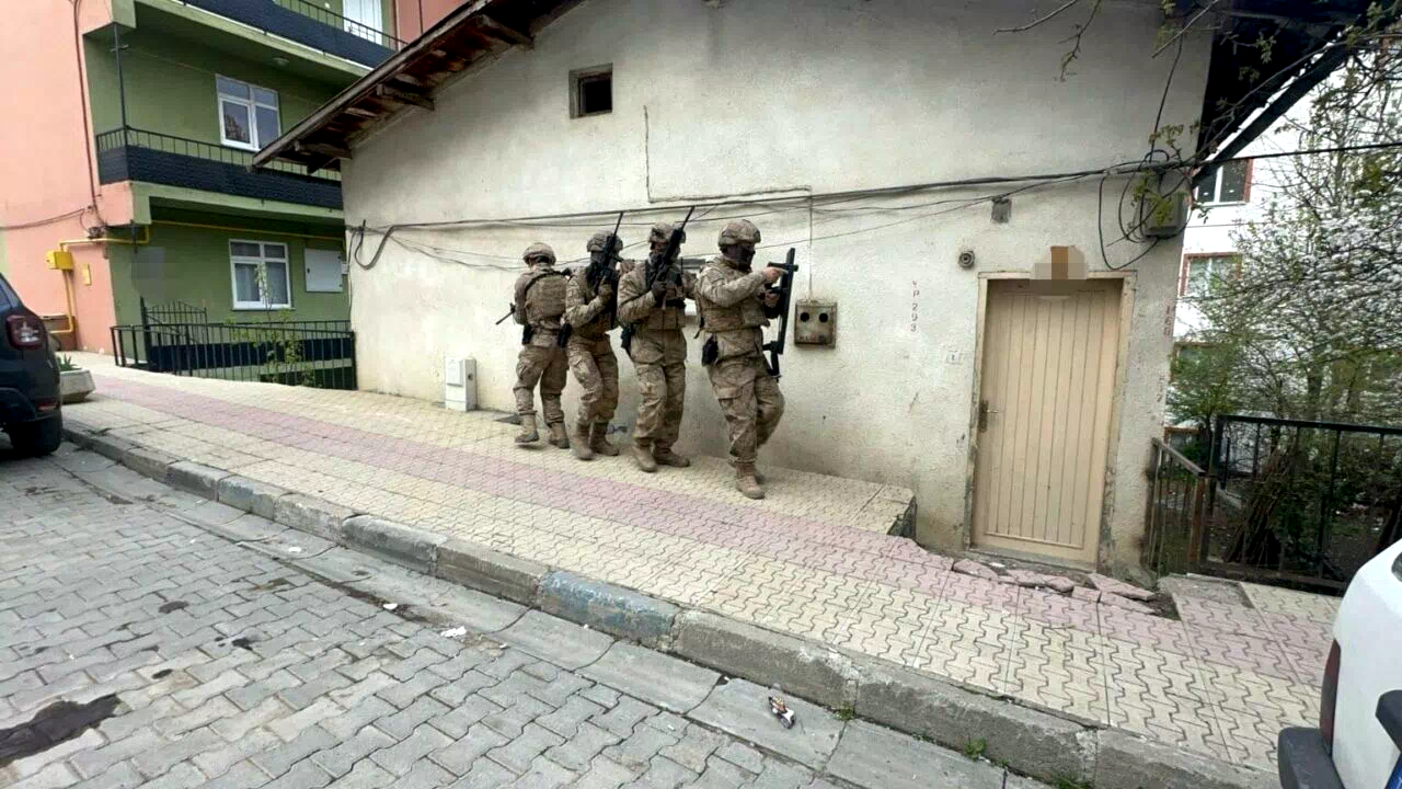 Artvin ve Trabzon´da silah kaçakçılığı operasyonu: 9 gözaltı
