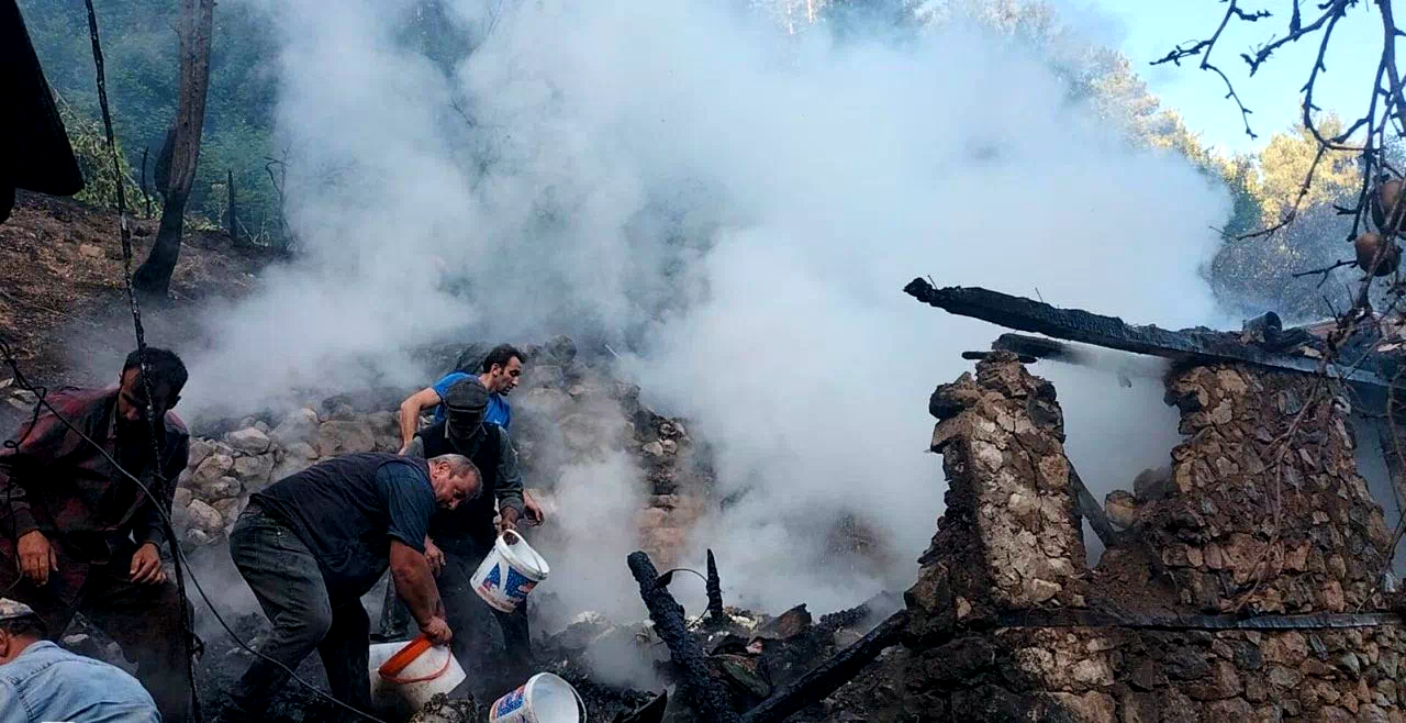 Artvin Yusufeli’de yangın: Ev, ahır ve samanlık kül oldu