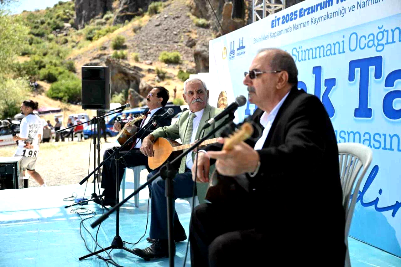 Âşık Sümmani Narman’da anıldı