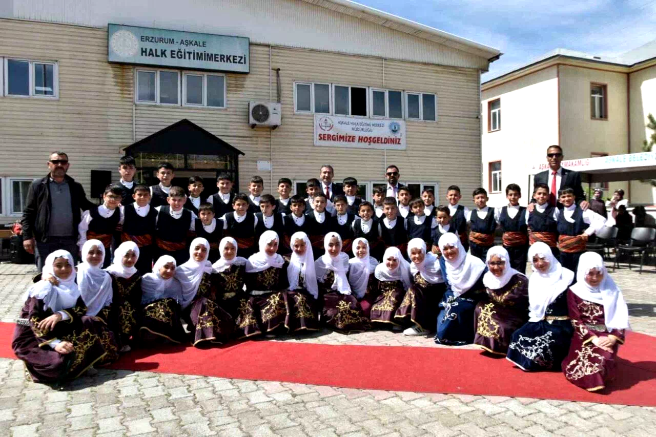 Aşkale’de ’Hayat Boyu Öğrenme Haftası’ etkinlikleri kapsamında yılsonu sergisi açıldı
