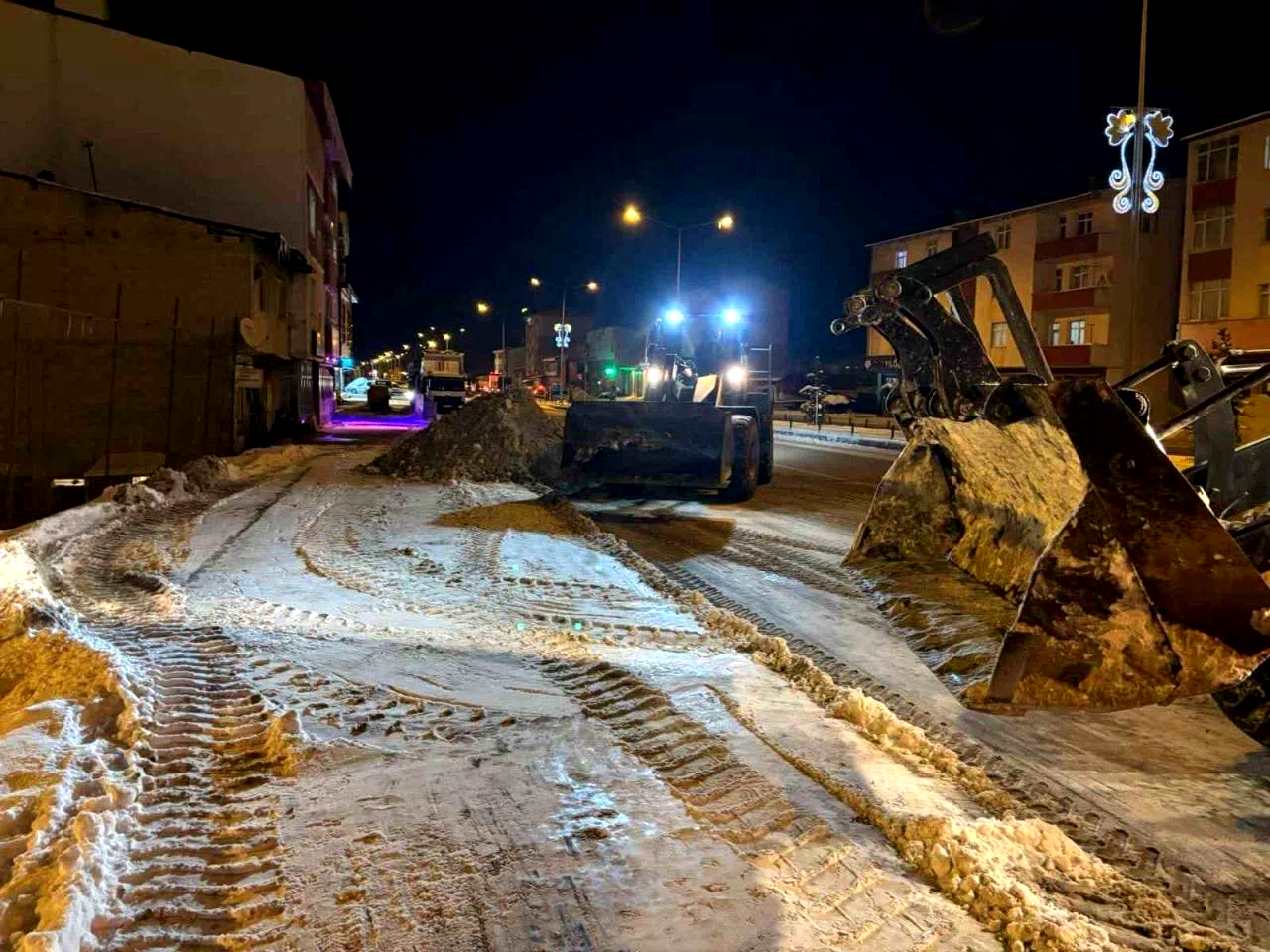 Aşkale’de kar sonrası belediye ekipleri sahadaydı