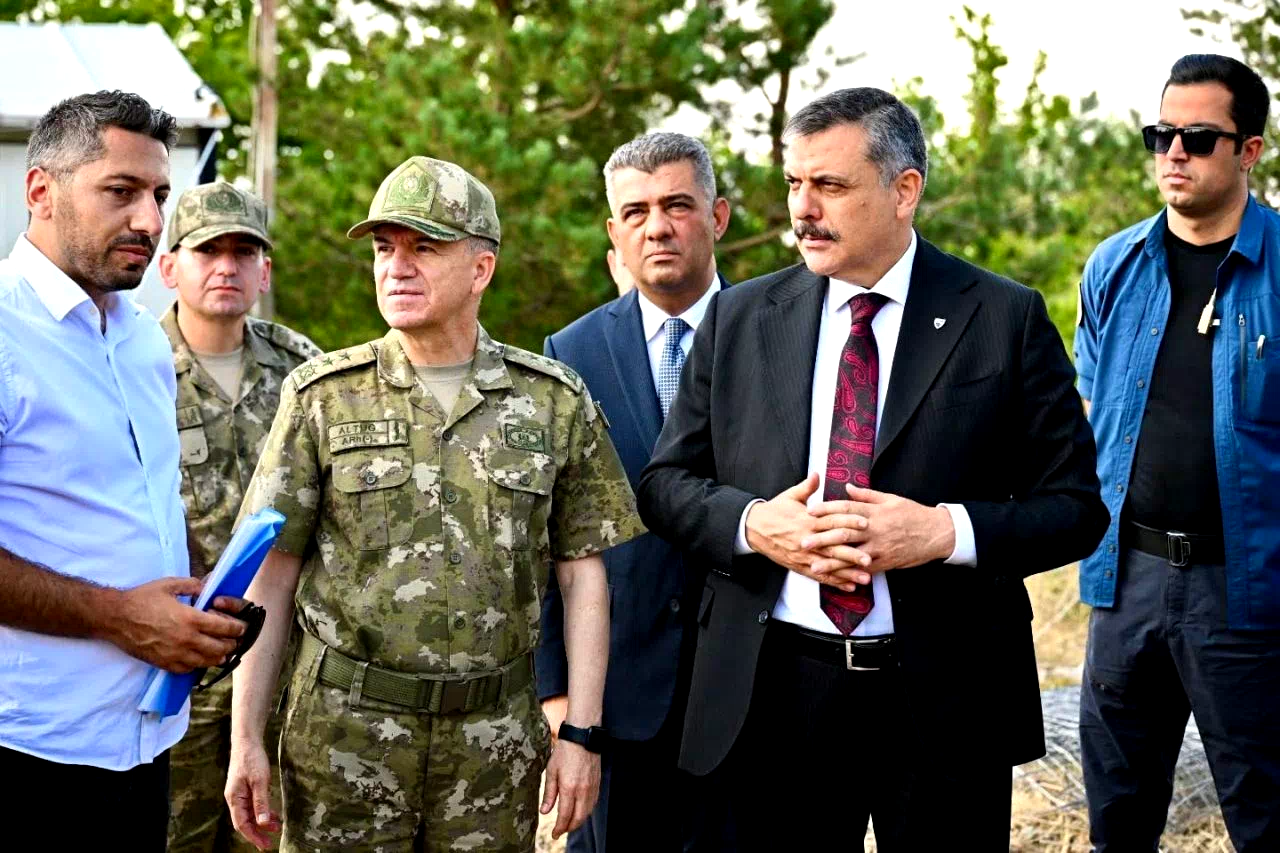 Askeri tesis inşaatlarını incelediler