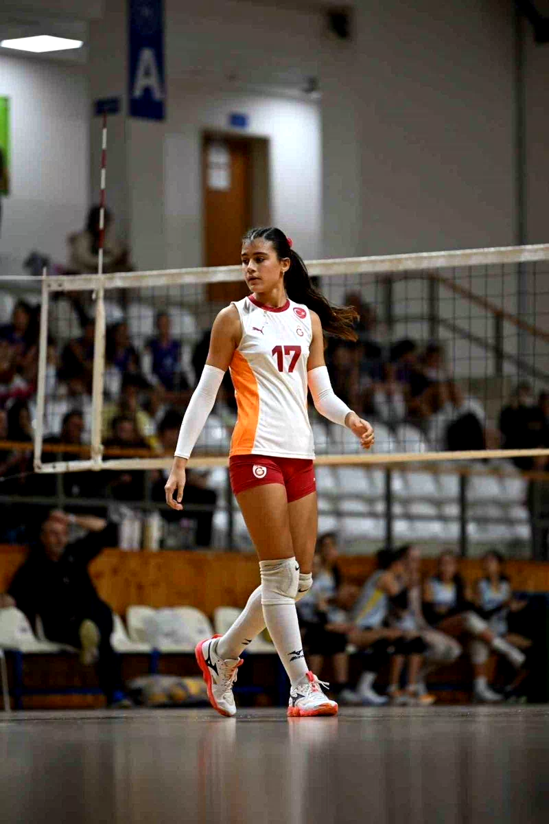 Asya Gülmez, U-16 Milli Voleybol Takımı gelişim kampına davet edildi