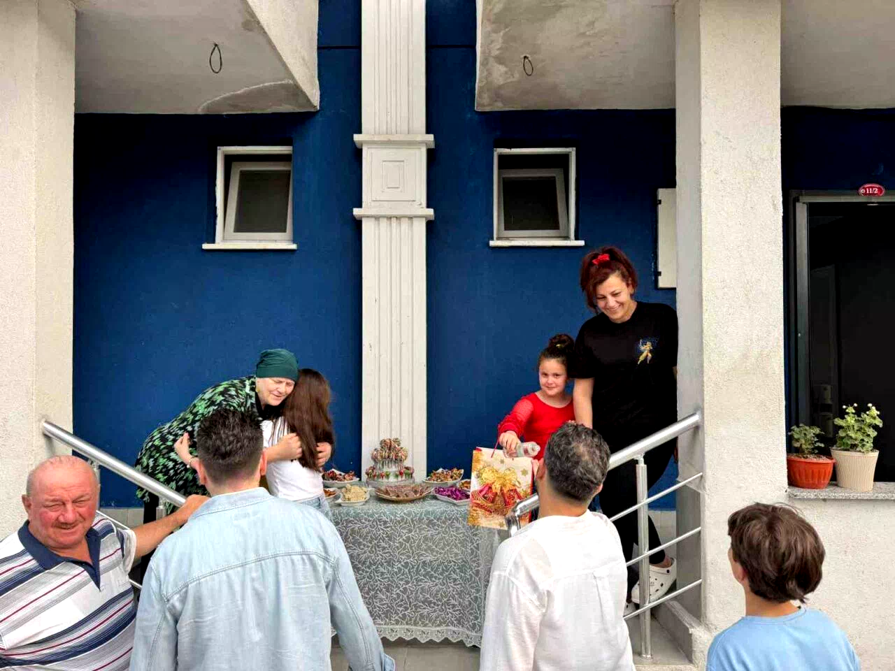 Atalarından gelen bayramlaşma geleneğinı bu yıl da sürdürdüler