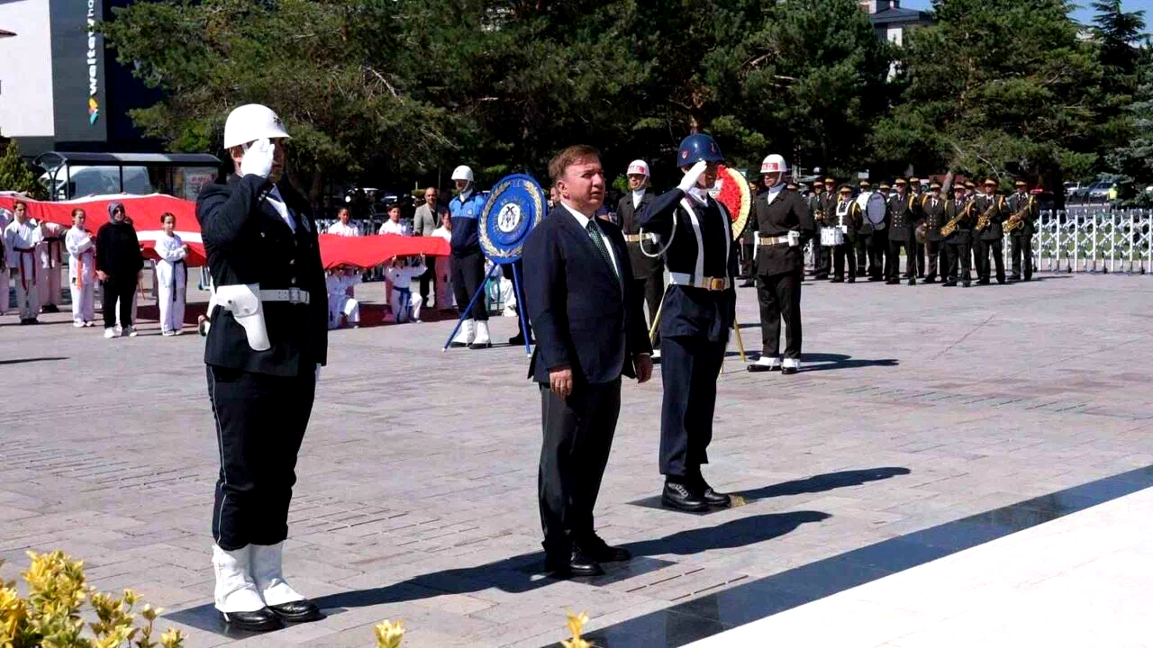Atatürk’ün Erzincan’a gelişinin 107’nci yılı dolayısıyla tören düzenlendi