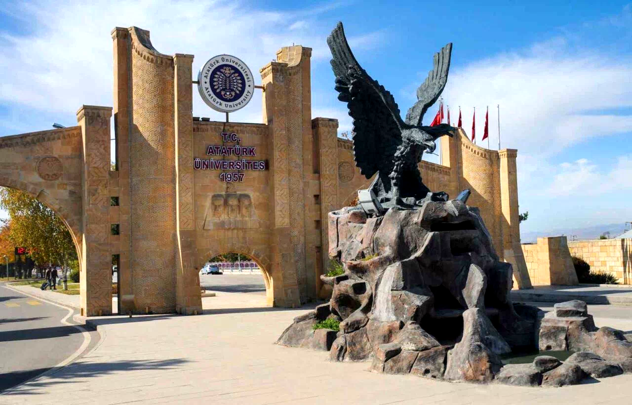 Atatürk Üniversitesi, dünya sıralamalarında 11 listeye birden giren 7 üniversiteden birisi oldu ve önemli bir başarıya imza attı