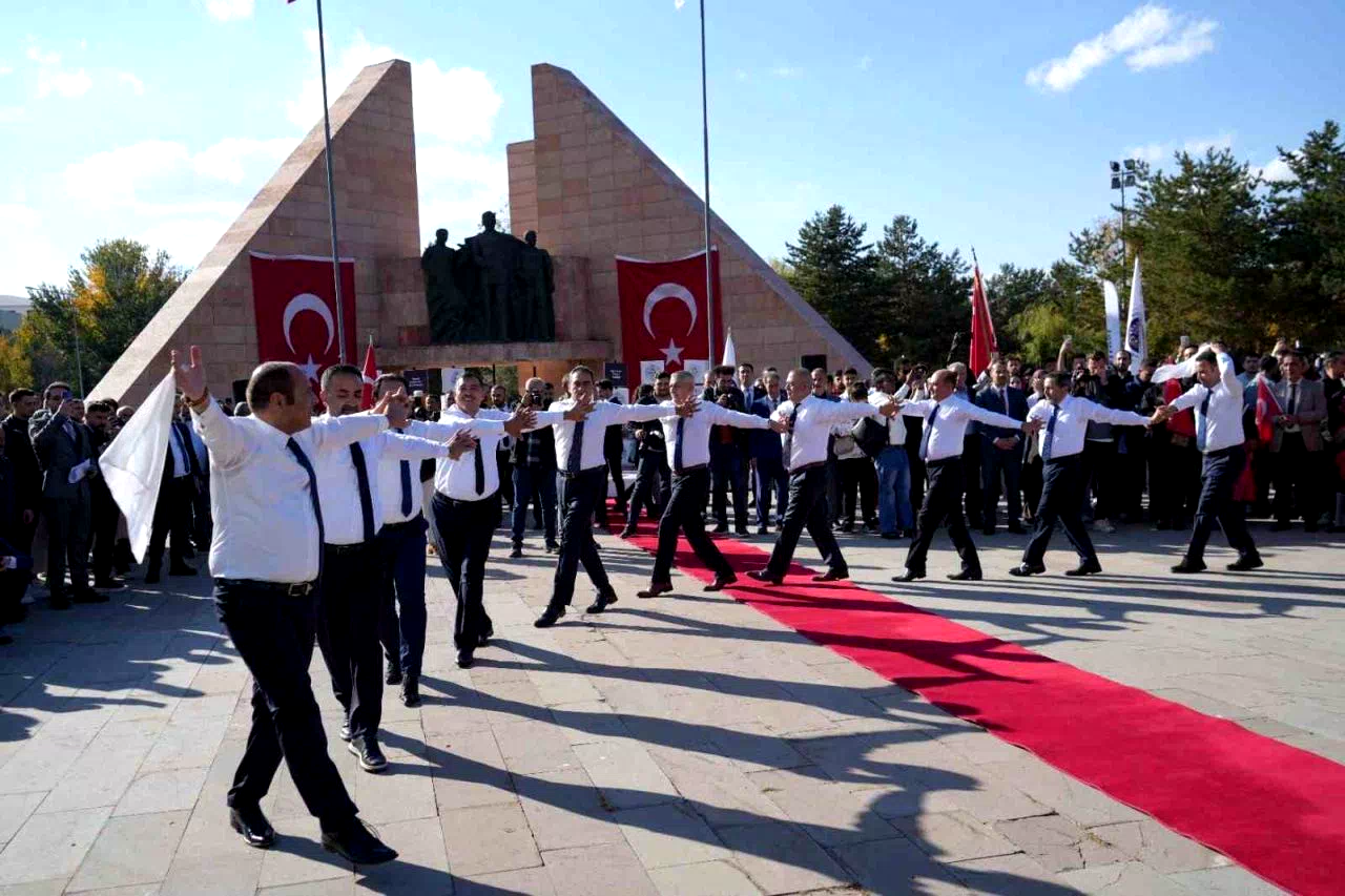 Atatürk Üniversitesi’nde akademik yıl açılış töreni heyecanı