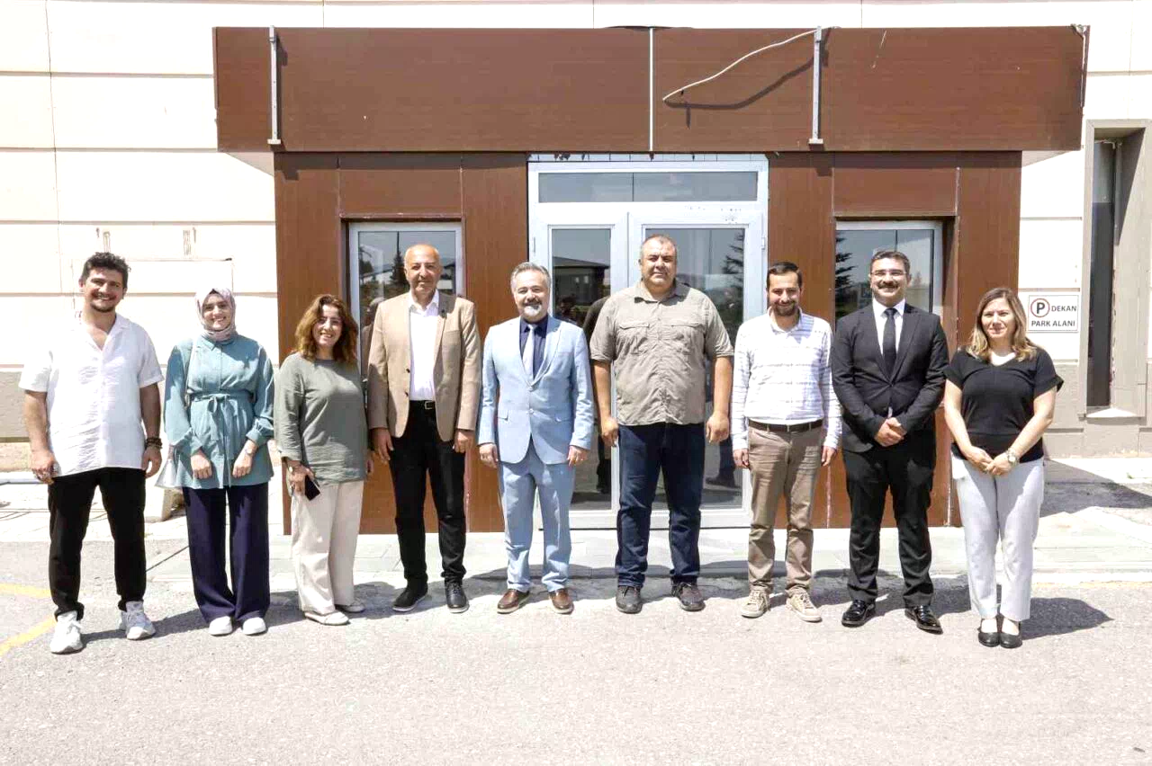 Atatürk Üniversitesi’nde yenilikçi projelerle öne çıkan başarılar destekleniyor