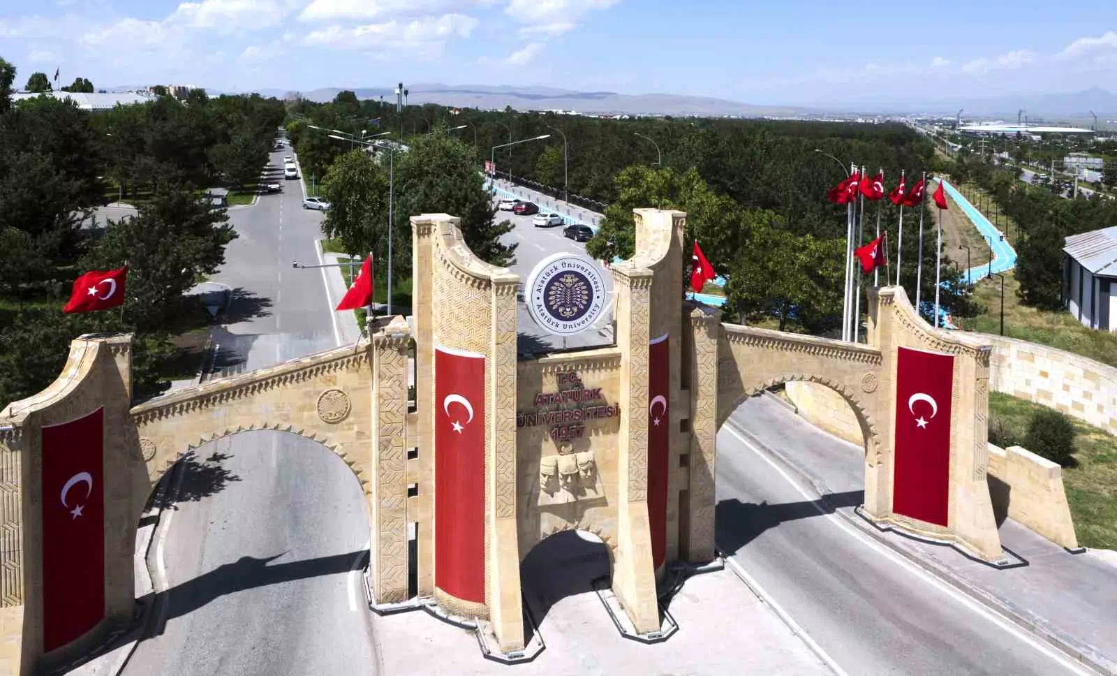 Atatürk Üniversitesi öğrencileri, TÜBİTAK programlarında büyük başarı gösterdi