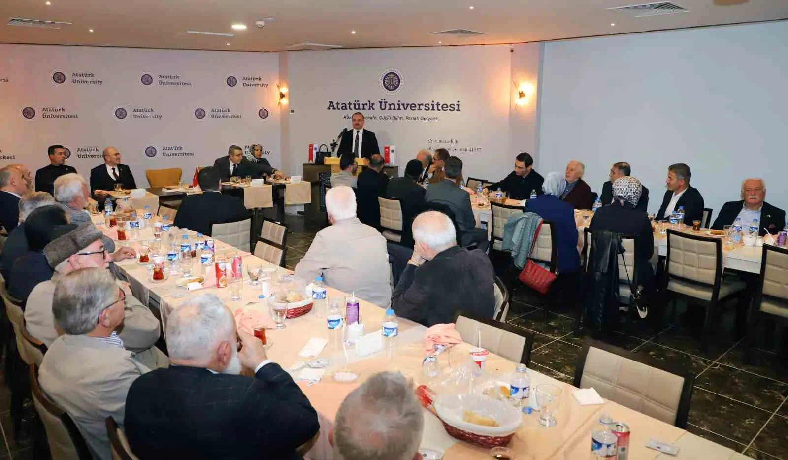 “Atatürk Üniversitesi Rektörü Öğrencilere Yönelik STK’larla İftar Programında Buluştu”