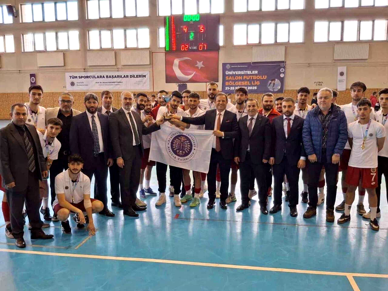 Atatürk Üniversitesi salon futbolunda birincilik ve ikincilik elde etti