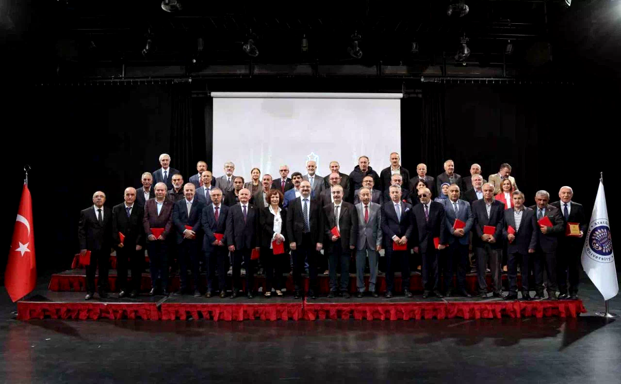 Atatürk Üniversitesinde kurumsal vefa ve hizmet ödülleri ile emek ve vefaya vurgu
