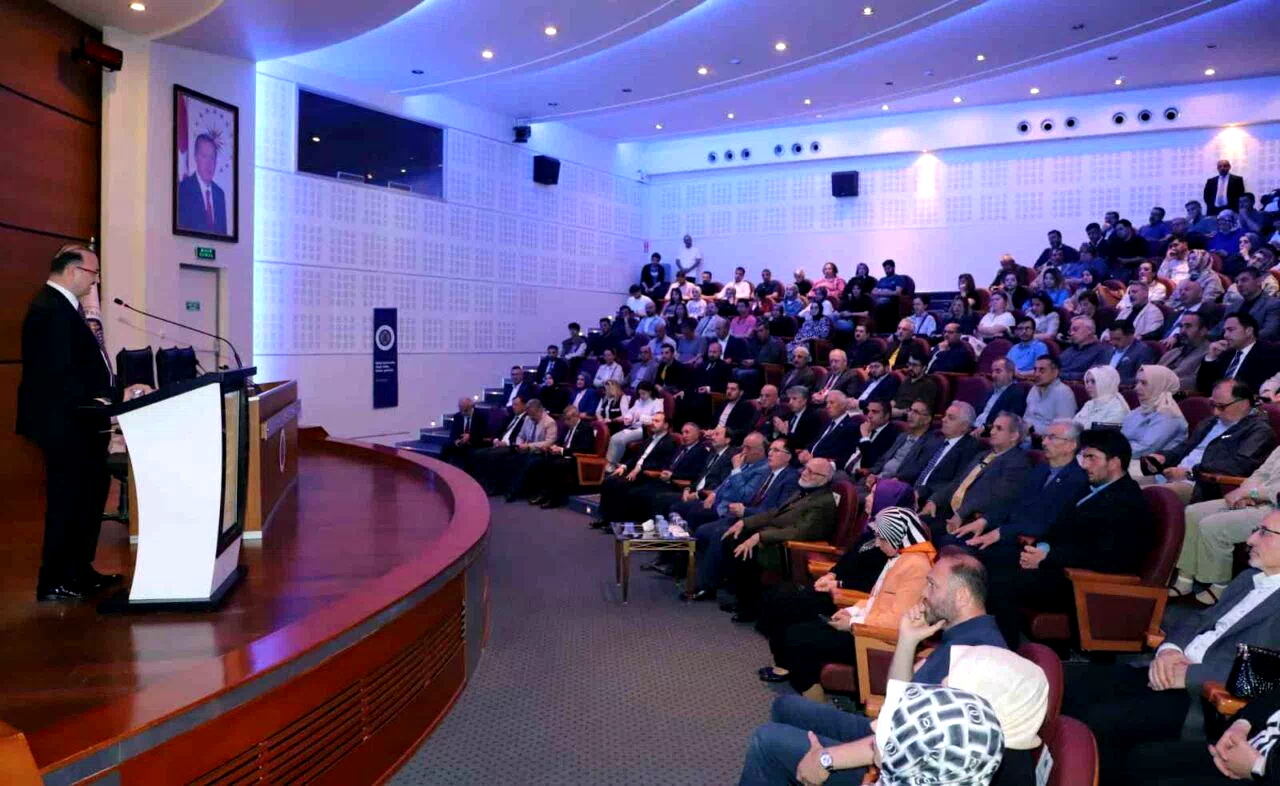 Atatürk Üniversitesinde “Türkiye yüzyılı ve üniversiteler” konferansı düzenlendi