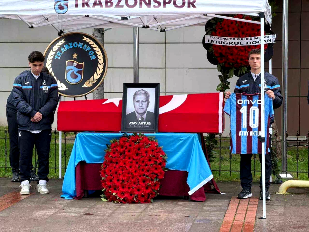 Atay Aktuğ için tören düzenlendi