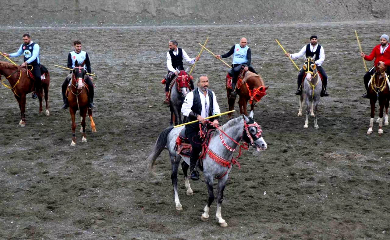 Atlı sporun asırlık geleneği Erzincan’da sürdürülüyor