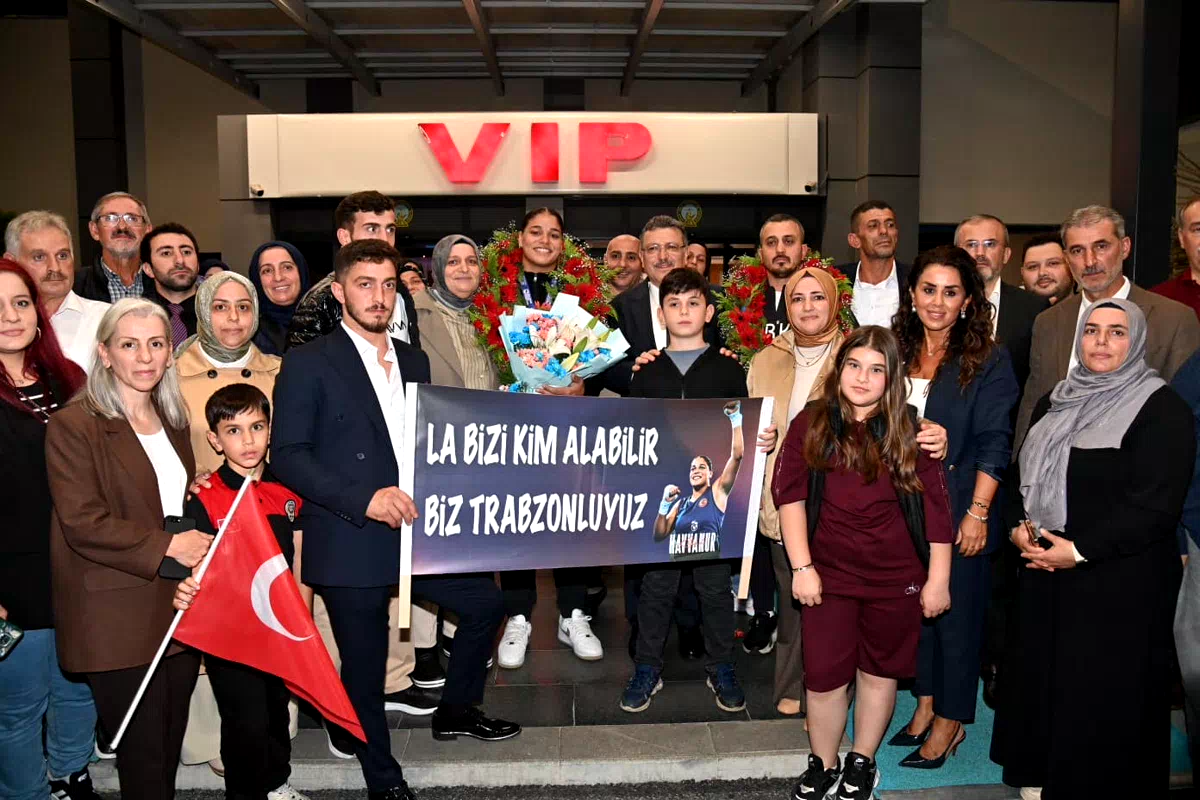 Avrupa Şampiyonu boksör Havvanur Kethüda’ya memleketi Trabzon’da coşkulu karşılama