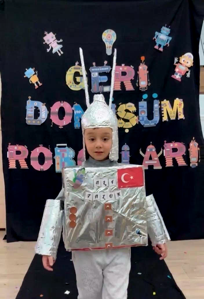 Aydıntepe’de geri dönüşüm malzemeleriyle robot defilesi yapıldı