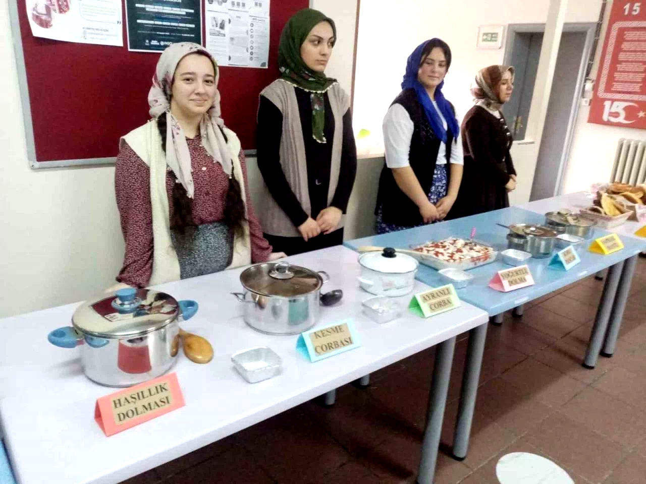 Aydıntepe’de öğrenciler Bayburt’un yöresel lezzetlerini tanıttı