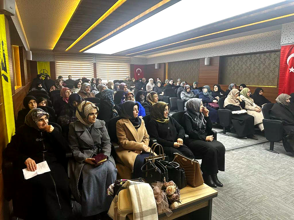 AYM Konferans Ve Eğitimleri Kadınlar Tarafından Yoğun İlgi Görüyor