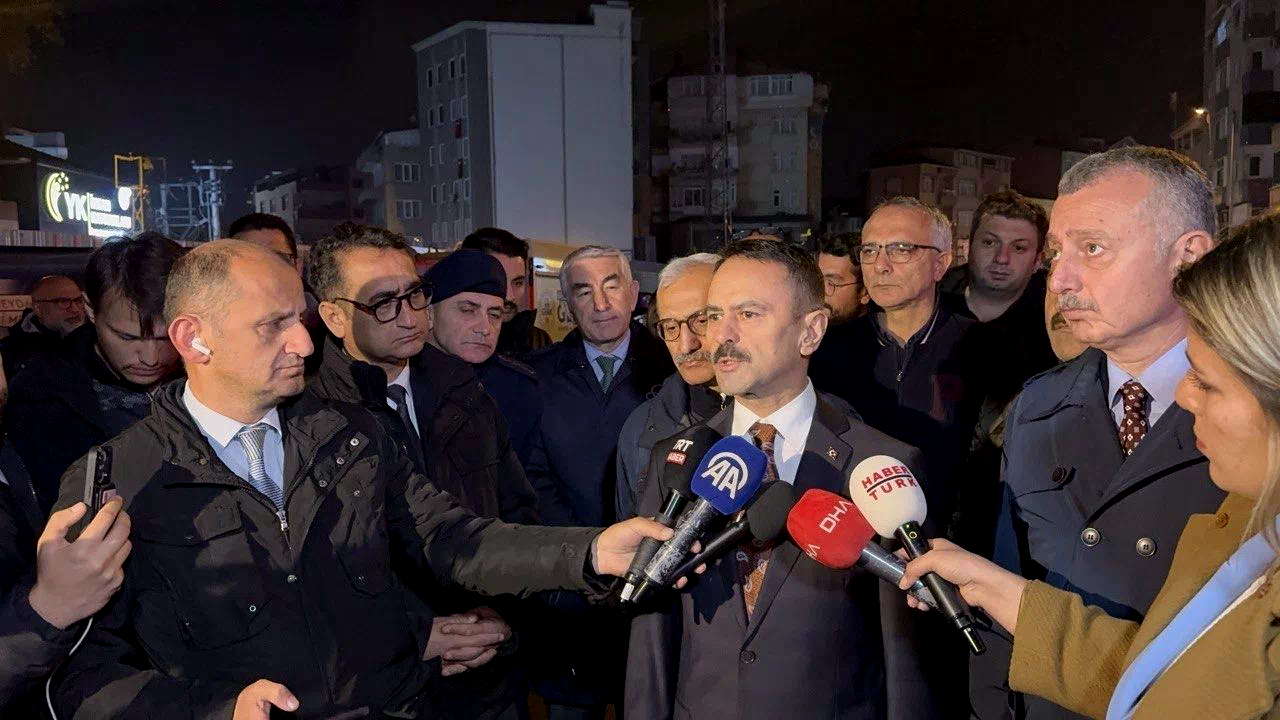 Aynı bölgede kolonu çatlayan bina tahliye edildi