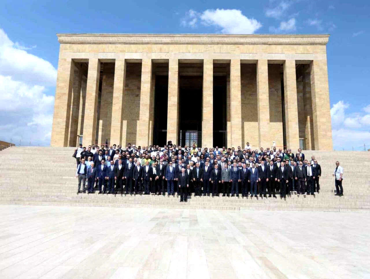 Aziz Yıldırım, Anıtkabir’i ziyaret etti