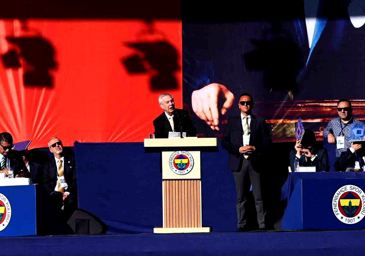 Aziz Yıldırım: “Benim Fenerbahçelilere ödenmemiş bir borcum var”