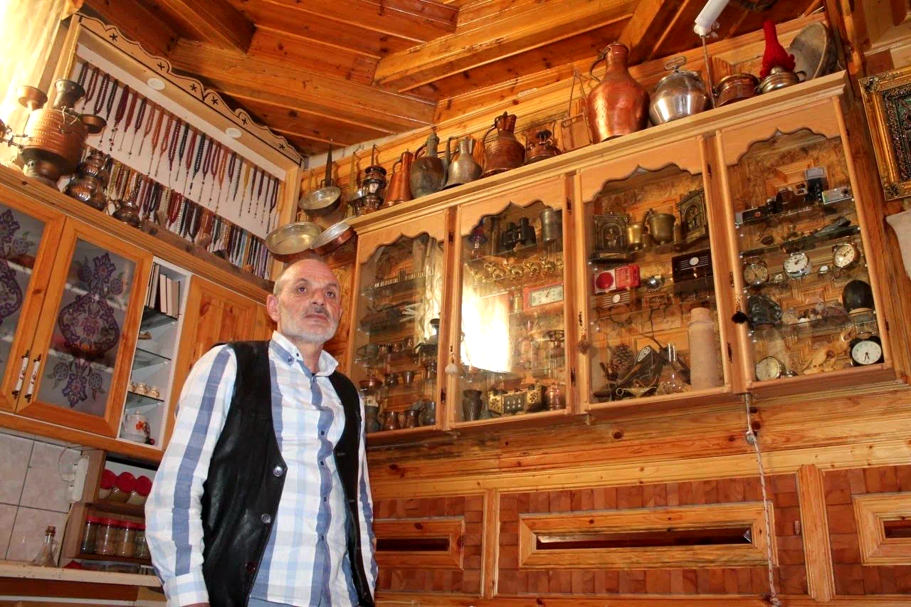 Baba ocağını restore edip kültür evine çevirdi bin parça antika eşyayı evinde sergiliyor