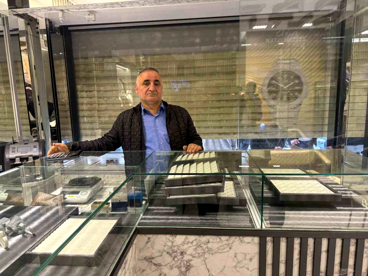 Bahçelievler’de kuyumcu soygunu: 1 dakikada 3 kilo altını çaldılar
