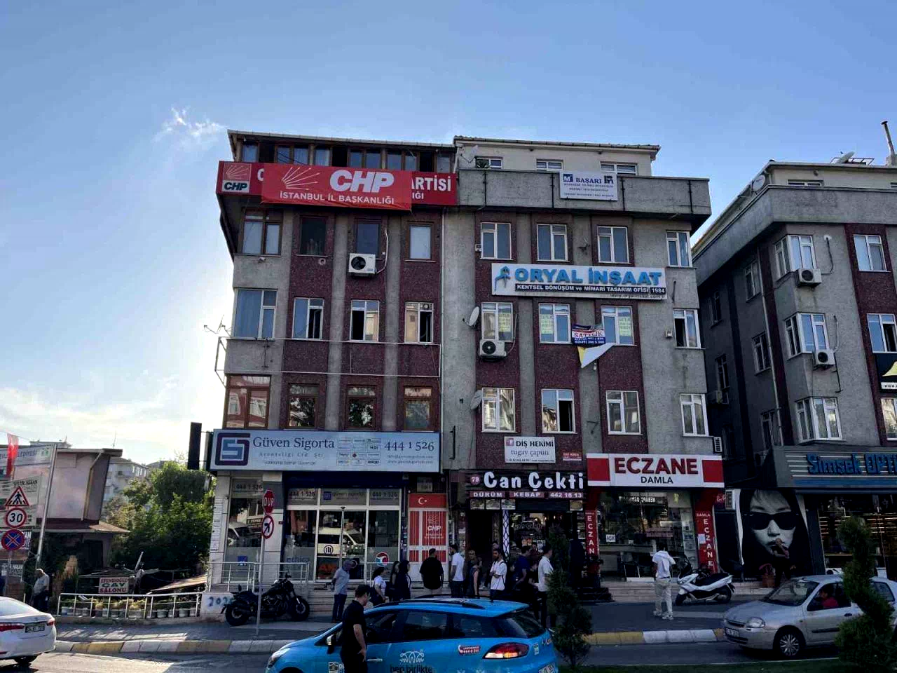 Bahçelievler İlçe Başkanlığı binasına “CHP İstanbul İl Başkanlığı” yazısı asıldı