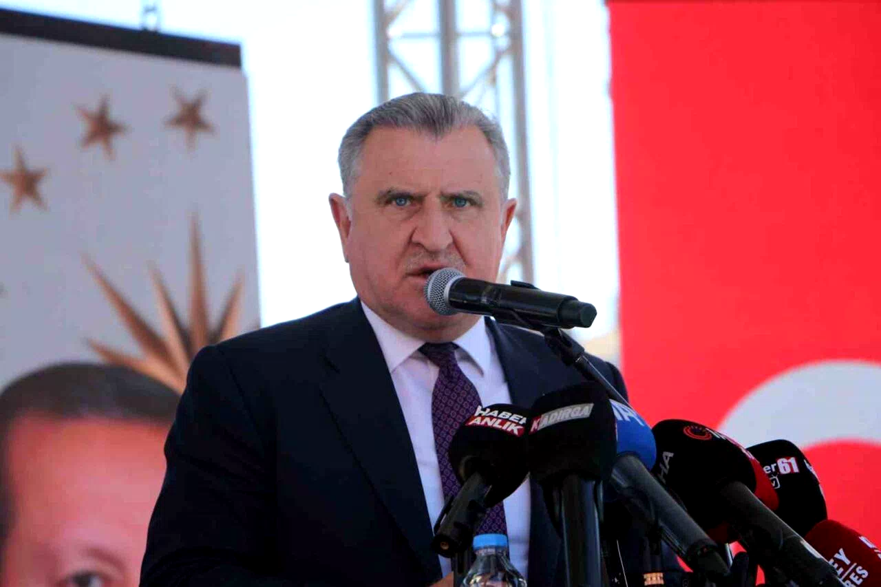 Bakan Bak: “Yüzme Bilmeyen Kalmasın projesi çerçevesinde bu zamana kadar yaklaşık 12 milyon insanımıza yüzme öğrettik”