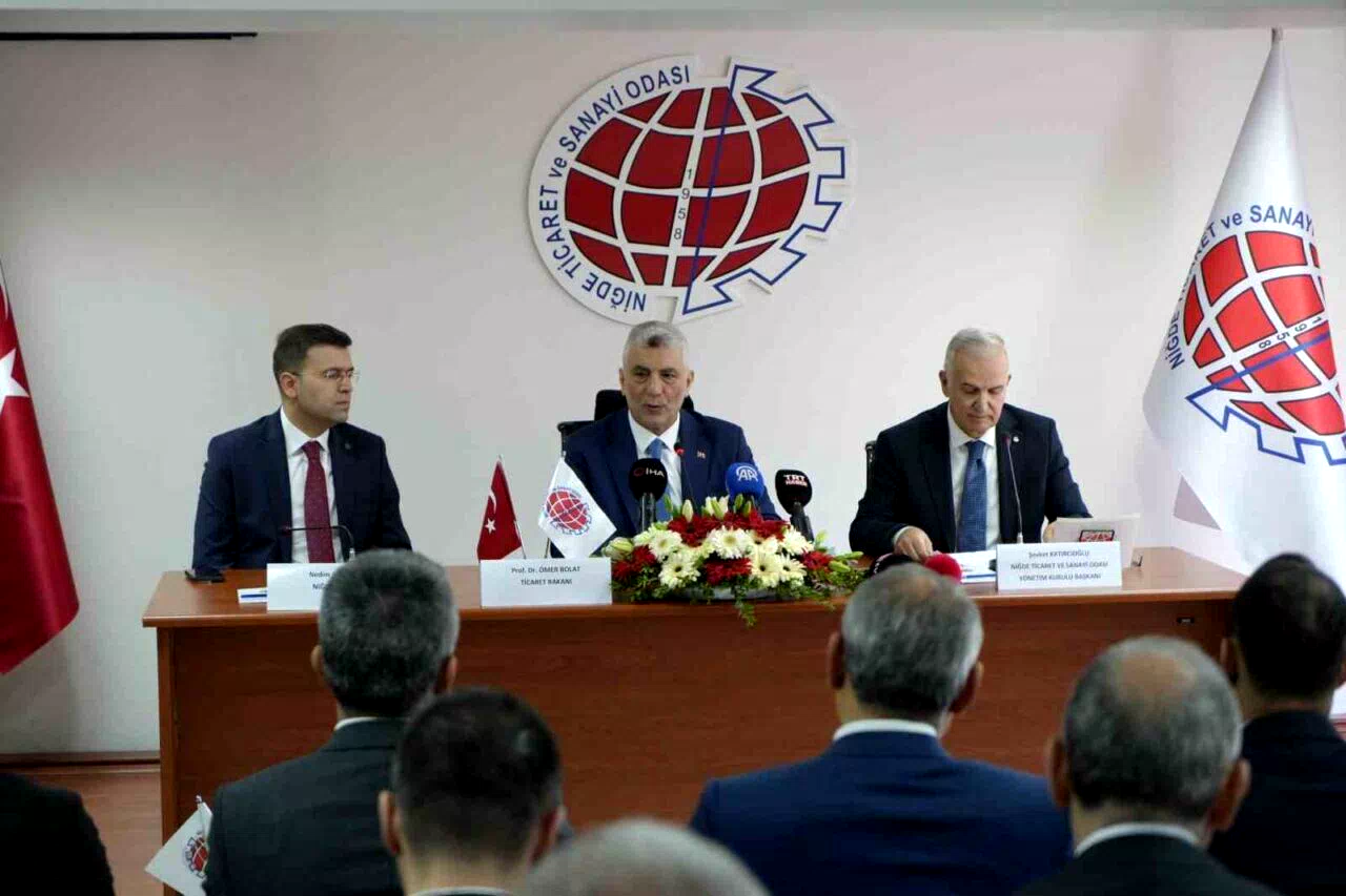 Bakan Bolat: “Kuzey ve güneyimizde mini dünya savaşı var. Türkiye bunlardan kendini korumayı başardı”