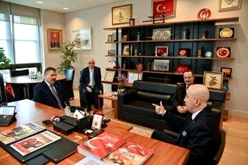 Bakan Çiftçi, 15 Temmuz Gazisi Turgut Aslan’ı ziyaret etti