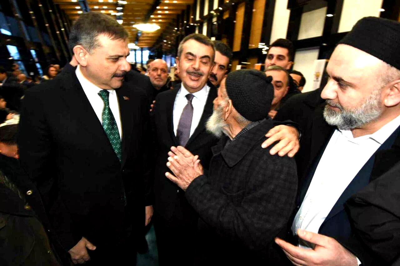 Bakan Çiftçi ve Bakan Tekin, Erzurum’da 4 bin kişiyle iftarda buluştu