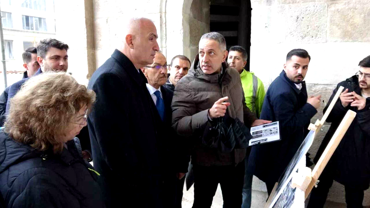 Bakan Ersoy, Malatya’da onarımı süren kültür varlıklarını inceledi