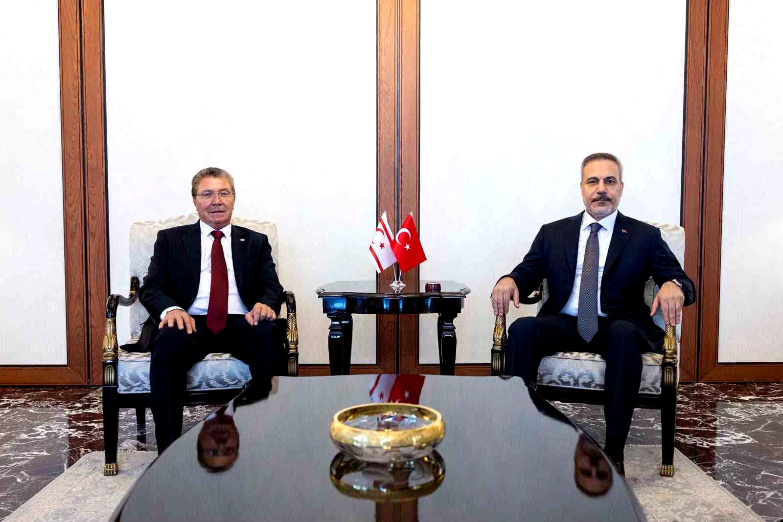 Bakan Fidan, KKTC Başbakanı Ünal Üstel ile görüştü