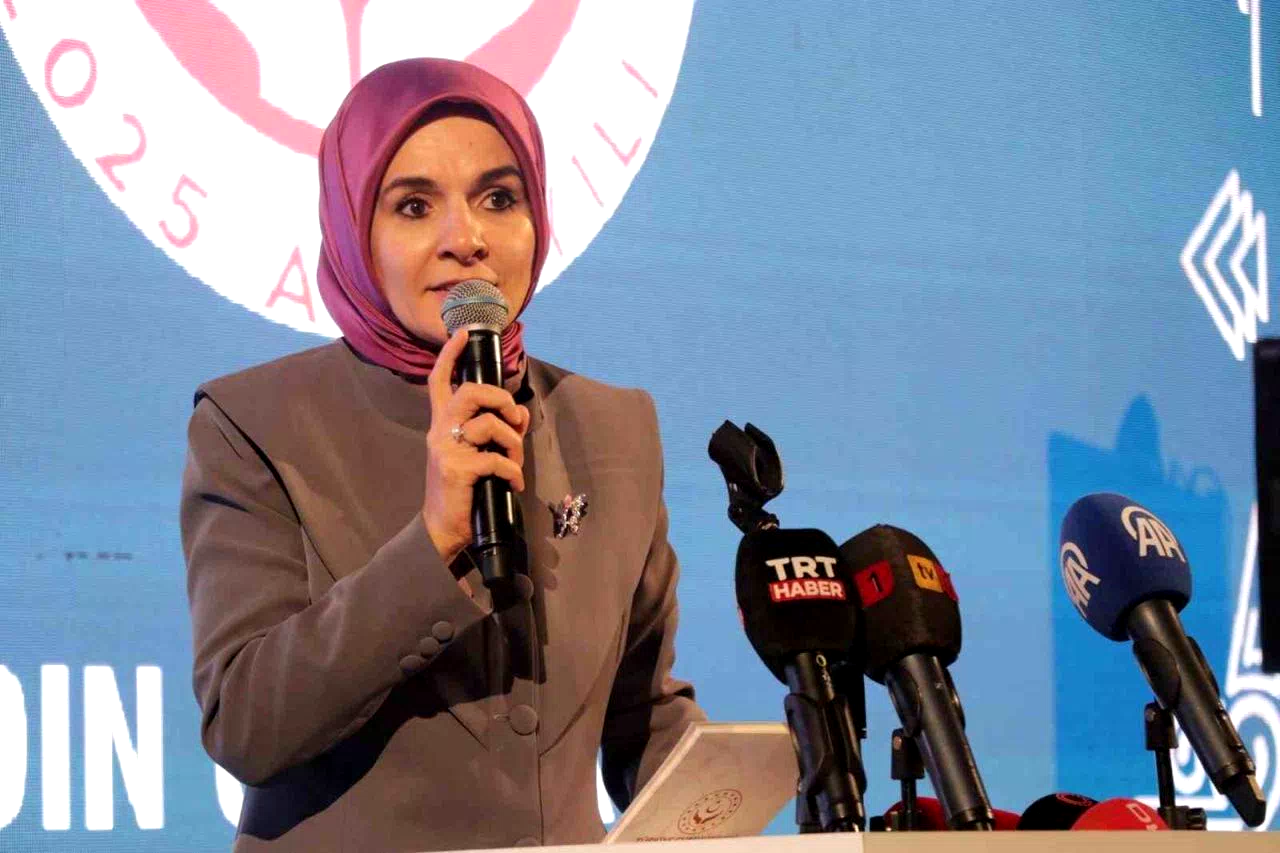 Bakan Göktaş: “Aile değerlerini yaşatacak farkındalık çalışmaları yürütüyoruz”