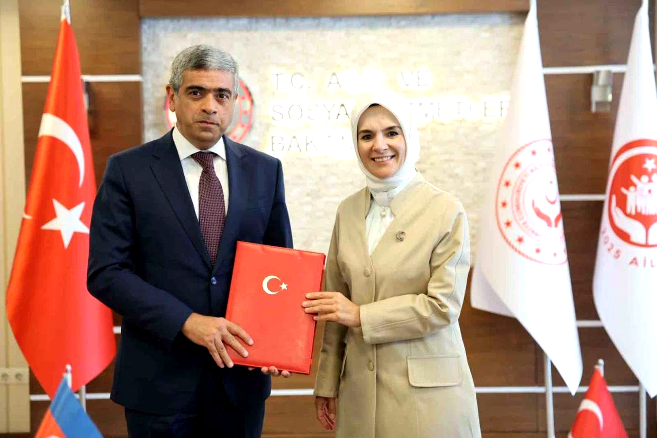 Bakan Göktaş, Azerbaycan Çalışma ve Halkın Sosyal Koruması Bakanı Aliyev ile bir araya geldi