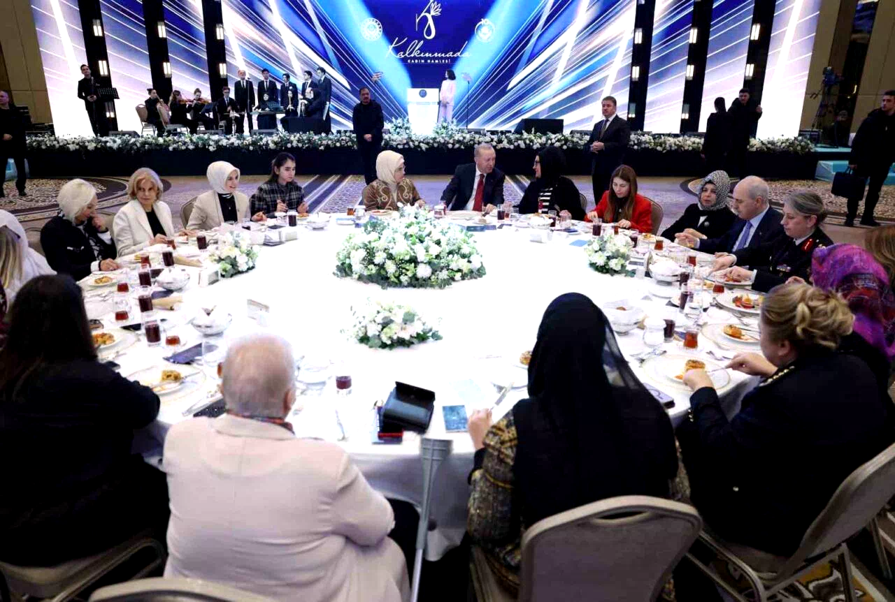 Bakan Göktaş: “Genç kızlarımızın önünü açmayı Türkiye Yüzyılı beşeri sermayesini güçlendiren stratejik bir adım olarak görüyoruz”