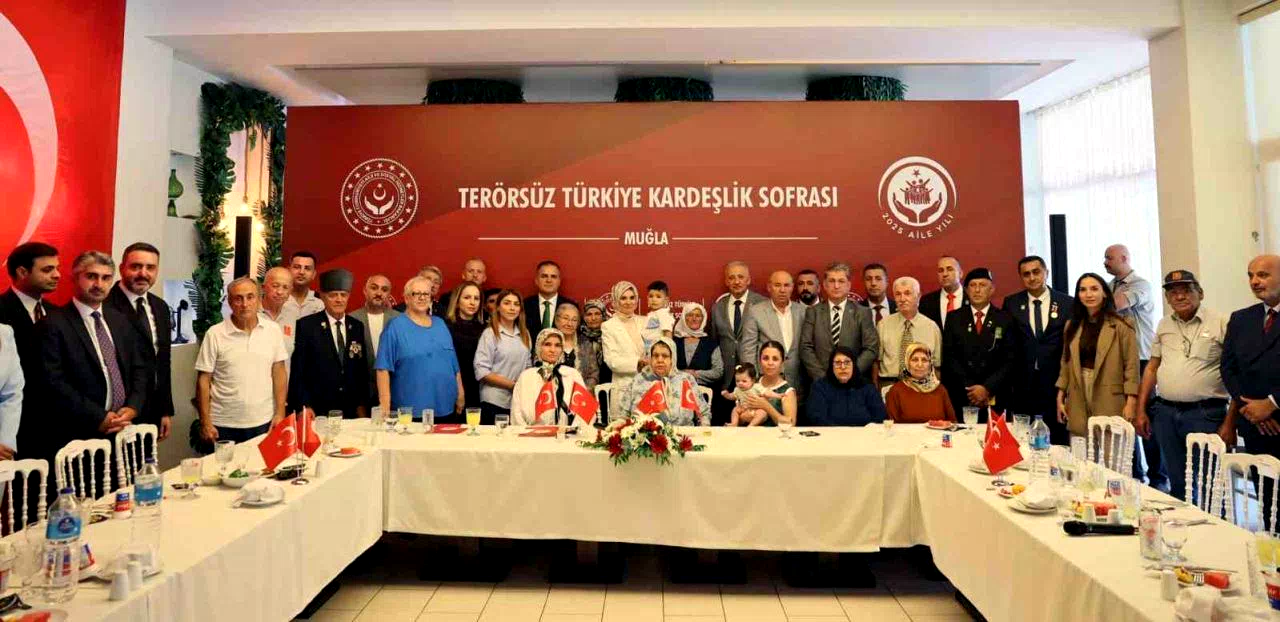 Bakan Göktaş Şehit yakınları ve gaziler ile bir araya geldi