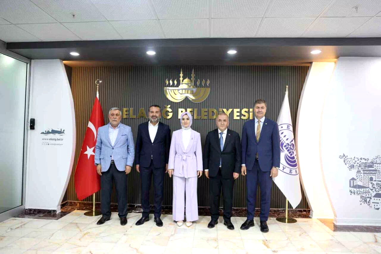 Bakan Göktaş’tan AK Parti İl Başkanlığı ve Elazığ Belediyesine ziyaret