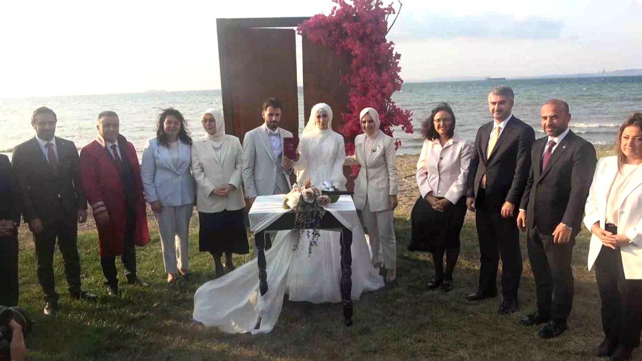 Bakan Göktaş, Yalova’da nikah şahitliği yaptı