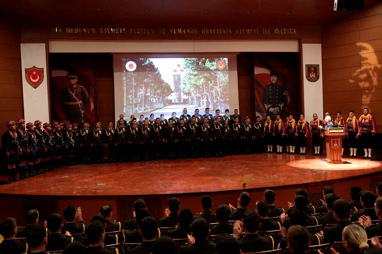 Bakan Güler: “Çevremizdeki bu ateş çemberine rağmen ülkemiz istikrar adası olma vasfını sürdürüyor”