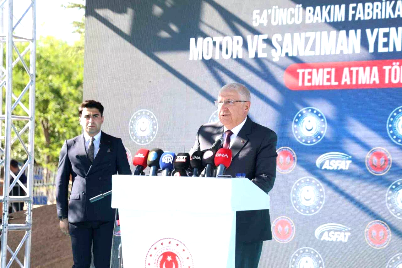 Bakan Güler: “Yaşadığımız stratejik coğrafya, yerli ve milli savunma ürünleriyle donatılmış etkin ve caydırıcı bir orduya sahip olmamızı mecburi kılmaktadır”