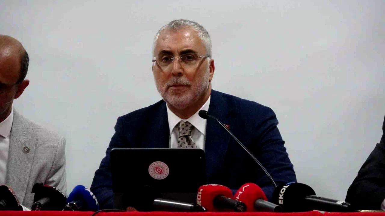Bakan Işıkhan: “20 çeyrektir kesintisiz büyüme başarımızı sürdürdük”