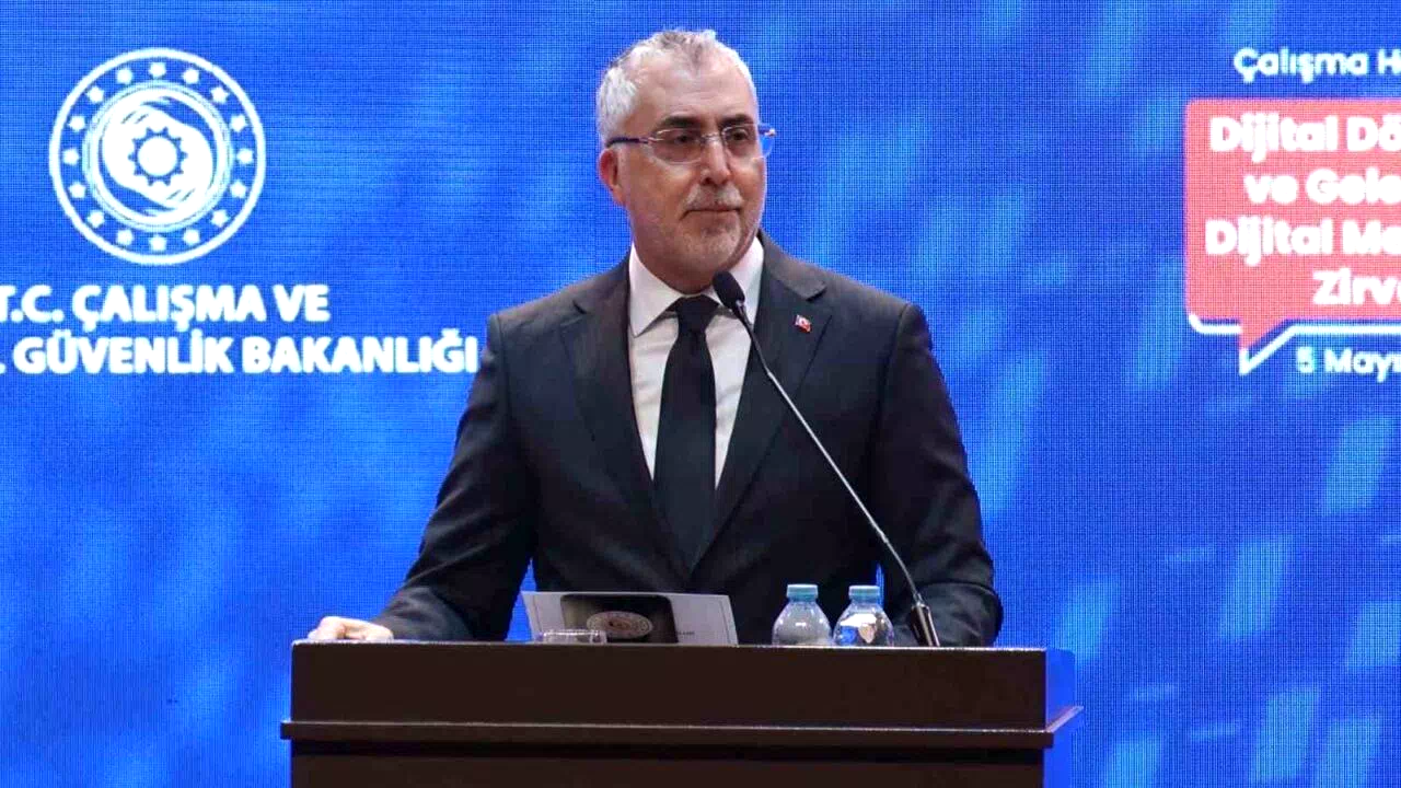 Bakan Işıkhan: “Hedefimiz, teknolojiyi milletimizin geleceğine hizmet eden unsur haline getirmektir”