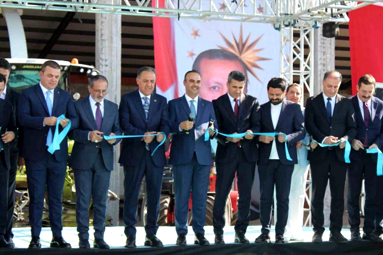Bakan Kacır: “23 yıla asırlık başarılar sığdırarak, büyük ve güçlü Türkiye’yi inşa ettik”