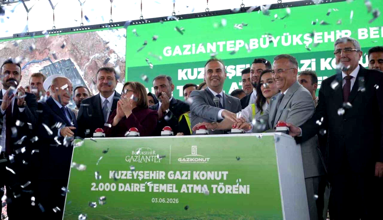 Bakan Kacır: “Birilerinin milletin emanetine nasıl hıyanet ettiklerini ve el uzatmaya kalktıklarını hep birlikte görüyoruz”