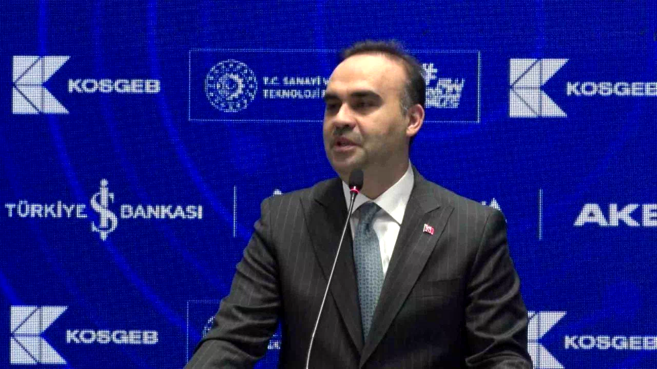 Bakan Kacır: “Etrafı ateş çemberiyle sarılı zor bir coğrafyada yer alan Türkiye, istikrar ve güven adresi olarak fırtınalara göğüs geriyor”
