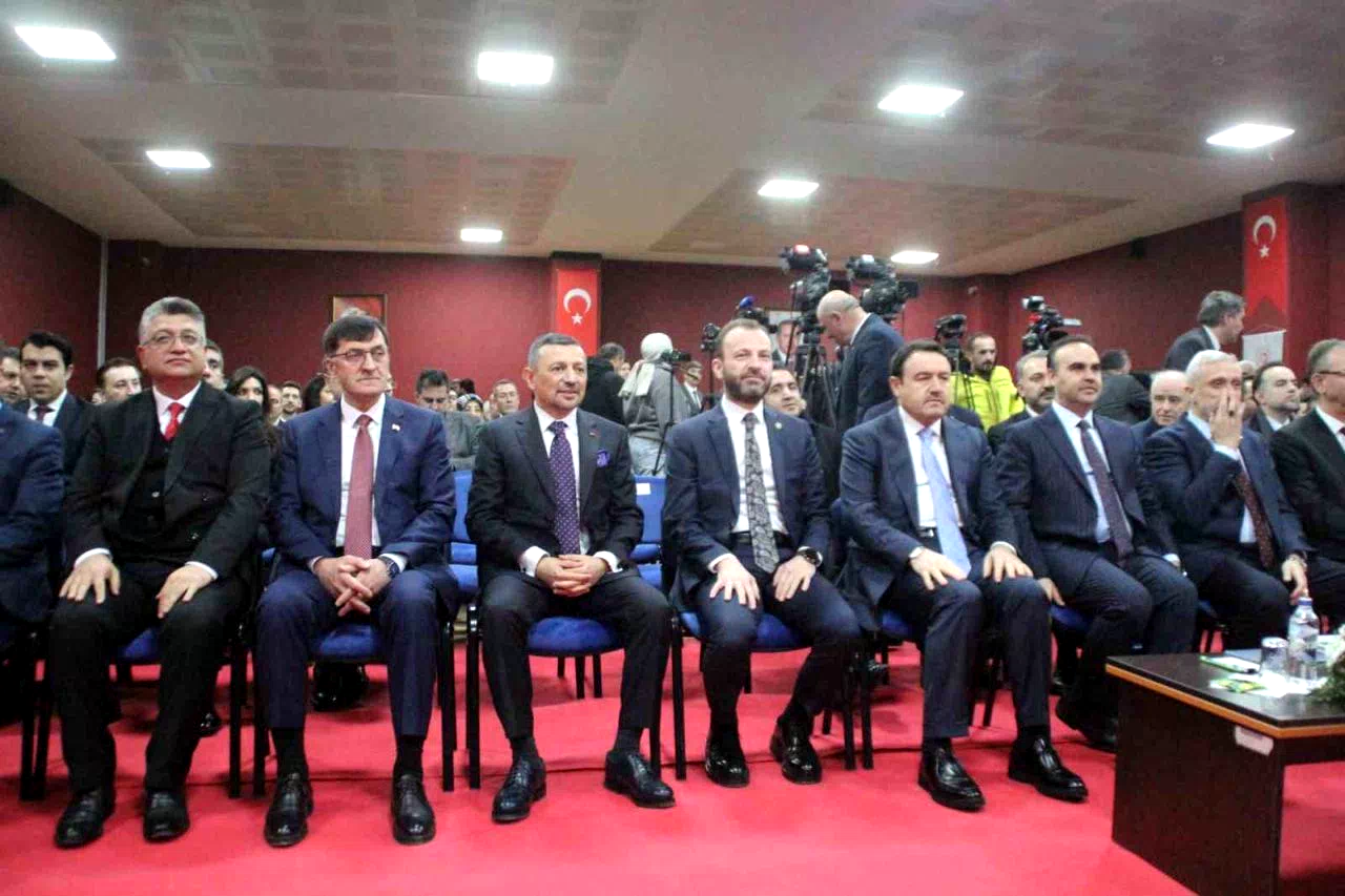 Bakan Kacır: “Kütahya, Türkiye’nin kalkınma yolculuğunda özel bir yere sahip”
